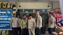 Melayat Kwik Kian Gie, Prabowo: Beberapa Hari Lalu Ngirim WA