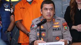 Keluarga Gak Percaya Arya Daru Bunuh Diri, Polisi: Silakan
