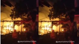 Kebakaran Mengerikan Hantam Gudang Penyewaan Tenda di Batu Ampar