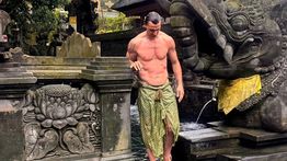 Zlatan Ibrahimovic Jalani Ritual Melukat di Bali