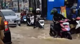 Bekasi Dikepung Banjir Usai Diguyur Hujan Deras