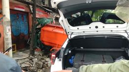 Mobil Mewah Hantam Germor PPSU Sampai Ringsek Pagi Ini, Sopir Luka Parah