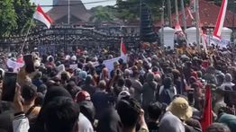 Penampakan Warga Pati Demo Bupati Sudewo