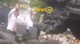 Bupati Pati Minta Maaf, Eh Malah Dilempar Sandal Pendemo