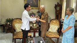 Wapres Gibran Kunjungi Try Sutrisno, Sampaikan Undangan HUT RI ke-80