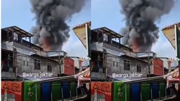 Kebakaran Hebat Hantam Rumah Warga Tambora Pagi Ini