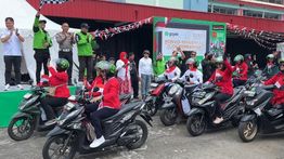 Rayakan HUT ke-80 RI, Ribuan Driver Gojek Konvoi ke Jalan