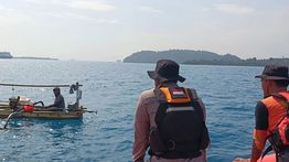 Tim SAR Cari Penumpang yang Jatuh dari KMP Mufidah 
