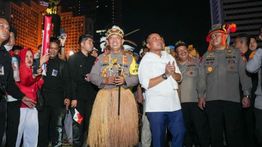 Kapolri dan Mensesneg Saksikan Karnaval Kemerdekaan HUT ke-80 RI di Bundaran HI