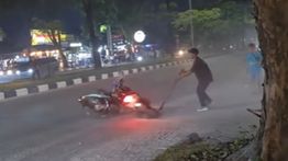 2 Motor Berputar Seperti Gasing Usai Terlibat Tabrakan