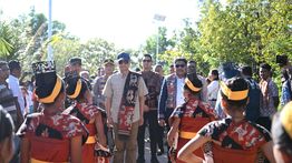 Menko AHY dan Mentrans Iftitah Tinjau Panen Raya Tebu di Kawasan Transmigrasi Melolo Sumba Timur