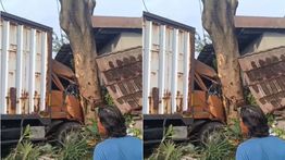 Pria Tewas Dihantam Truk di Karawang, Kondisinya Mengenaskan