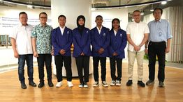 Astra Serahkan Beasiswa Perguruan Tinggi Perdana ke 4 Siswa Binaan