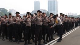 Pendemo di DPR Diimbau Tak Bakar Ban-Rusak Fasilitas Umum