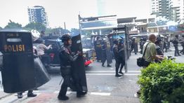 Berkat Hujan, Massa Rusuh di Pejompongan Akhirnya Bubar