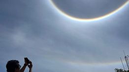 BMKG Jelaskan Fenomena Halo, Pelangi Melingkar di Langit Batam