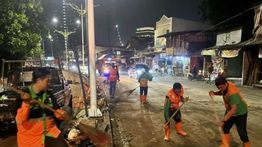 Demo di DPR Sisakan Hampir 19 Ton Sampah, DLH DKI Kerahkan 250 Petugas
