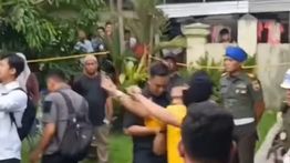 Anggota TNI Bunuh Istri Acungkan Jari Tengah ke Keluarga Korban