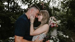 Taylor Swift Umumkan Tunangan dengan Travis Kelce