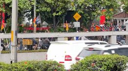 Ratusan Pelajar Mulai Datangi Gedung DPR, Nyeberang di Jalan Tol