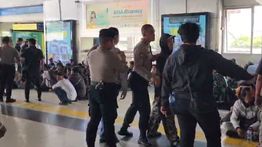 Puluhan Penumpang Remaja di Stasiun Palmerah Ditangkap Polisi