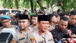 Kapolda Metro Hadiri Pemakaman Affan Kurniawan, Sampaikan Maaf dan Janji Usut Tuntas
