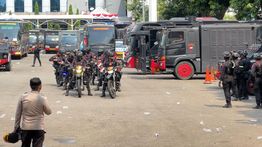 Mau Didemo Mahasiswa, Ratusan Brimob Jaga Polda Metro Jaya