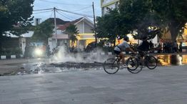 Aksi di Solo Memanas, Polisi Bubarkan Massa Jelang Malam