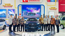 Surabaya, Yuk Coba Sensasi Hybrid Pertama Daihatsu di GIIAS 2025