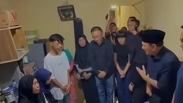 Komut dan Dirut GoTo Temui Keluarga Almarhum Affan Kurniawan, Serahkan Langsung Santunan dan Beasiswa