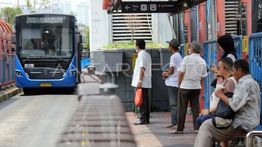 Transjakarta Mulai Operasikan Layanan Secara Bertahap Sejak Minggu Pagi