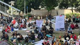 Ratusan Warga Pati Penuhi Depan Gedung KPK