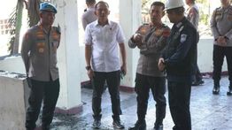 Kapolda Sulsel Tinjau Langsung Olah TKP Pascakebakaran Kantor DPRD Makassar