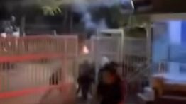 Aparat Tembakkan Gas Air Mata ke Kampus Unisba-Unpas Bandung