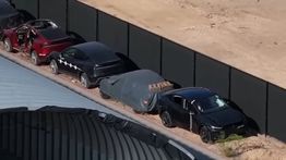 Mobil Tesla Misterius Berukuran Kompak Tertangkap Kamera di Fasilitas Uji Tabrak Giga Texas