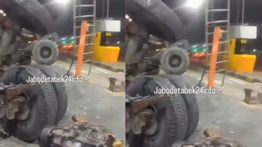 VIDEO: Tol Ciawi Porak Poranda Dihantam Truk