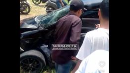 Brio Isi 1 Keluarga Ditabrak Kereta di Pariaman, Balita Koma l