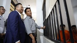 Yusril dan Otto Cek Tersangka Demo Rusuh di Tahanan Polda Metro