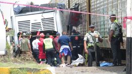 Bus Tingkat Ditabrak Kereta di Meksiko, 10 Orang Tewas