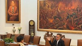 Seskab Teddy Unggah Moment Prabowo Bertemu Empat Mata dengan Dasco di Istana