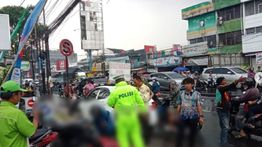 Kecelakaan Lalulintas di Hos Cokroaminoto Ciledug, Pemotor Kritis