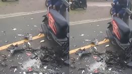 Honda Beat dan C70 Tabrakan Sampai Hancur, Pengemudi Kritis