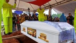 Sekjen Kemlu Pimpin Pemakaman Zetro Leonardo Purba di Tangsel