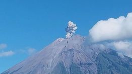 Gunung Semeru 4 Kali Meletus, Kolom Abu Capai 800 Meter