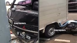 Motor Dihantam Truk Box, Driver Sampai Meregang Nyawa di Tangerang