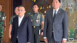 Momen 2 Orang Kepercayaan Prabowo Bertemu di DPR