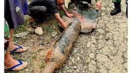 Petani Sukabumi Temukan Bom Mortir Sisa Perang Dunia II di Sawah