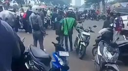 Mobil Tabrak 3 Motor di BSD, 1 Ojol Tewas