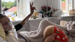 Bella Hadid Terkapar di Rumah Sakit, Ungkap Perjuangan Lawan Penyakit Lyme