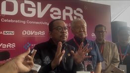 Presiden Prabowo Siapkan 330 Ribu Smart Board untuk Sekolah di Seluruh Indonesia
